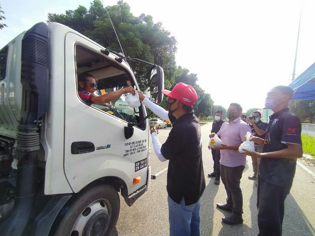 800 bubur lambuk Orang Kampung ‘licin’ dalam sejam