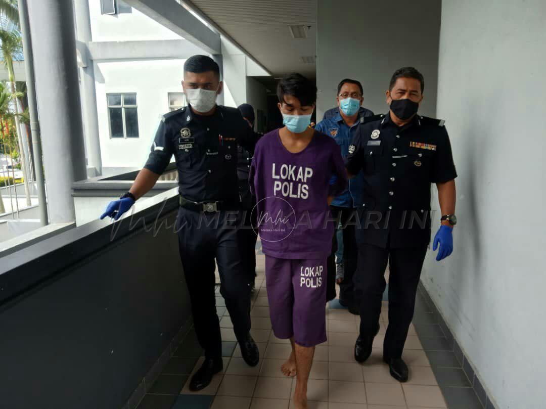 Remaja lelaki didakwa bunuh bayi