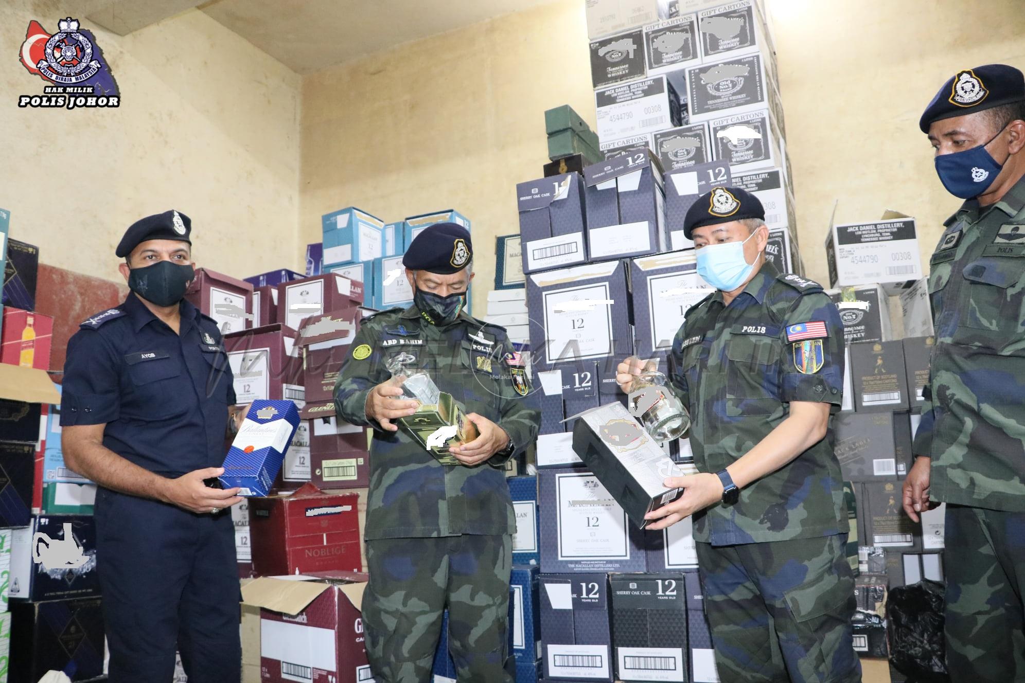 Kilang proses arak tiruan di Senai digempur polis