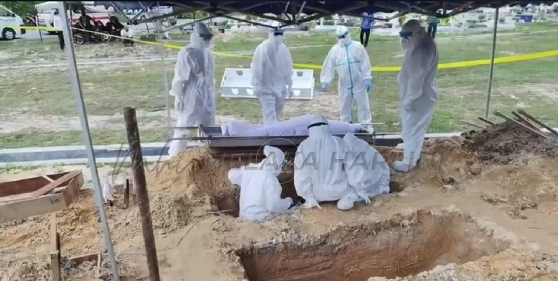 COVID: Berjam-jam pakai PPE di tanah perkuburan antara cabaran urus jenazah