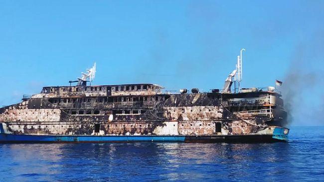 Kapal km karya indah terbakar di perairan sanana 169