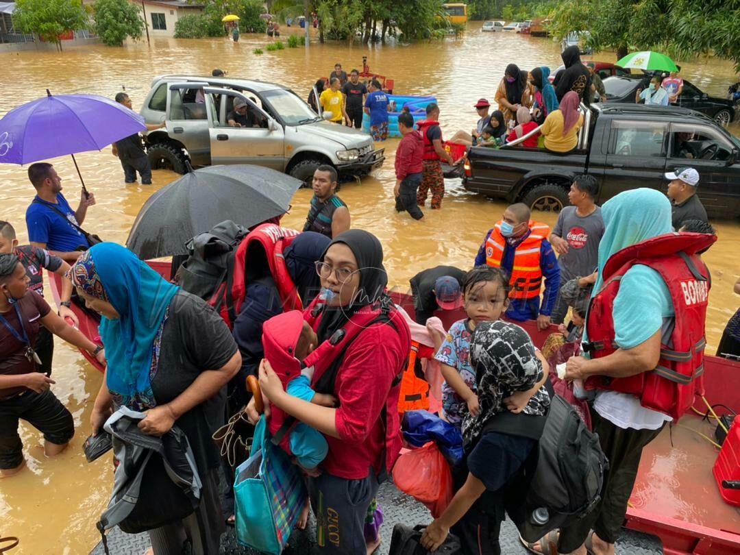 40 mangsa banjir di kawasan Sungai Putat dipindahkan akibat banjir