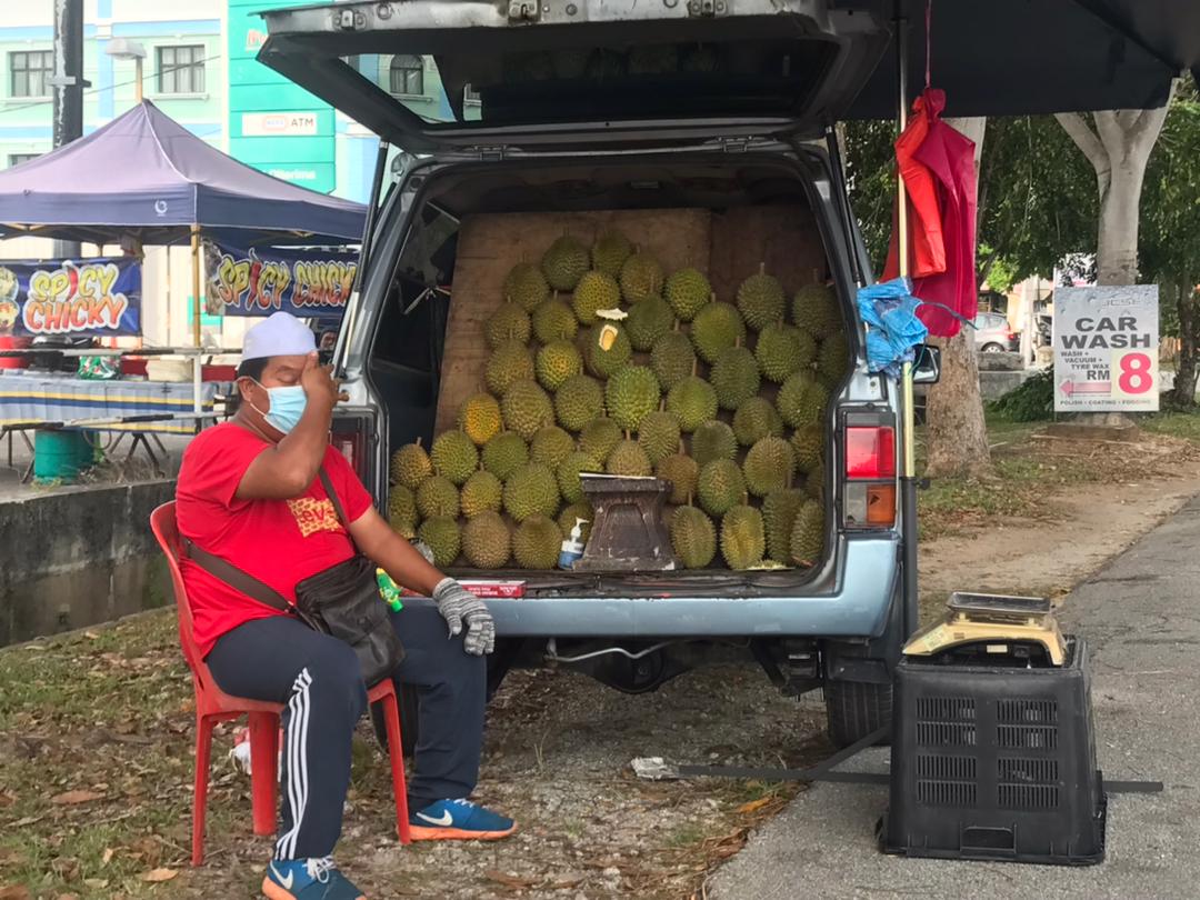 Harga durian masih tinggi, ambil risiko terus berniaga – Peniaga