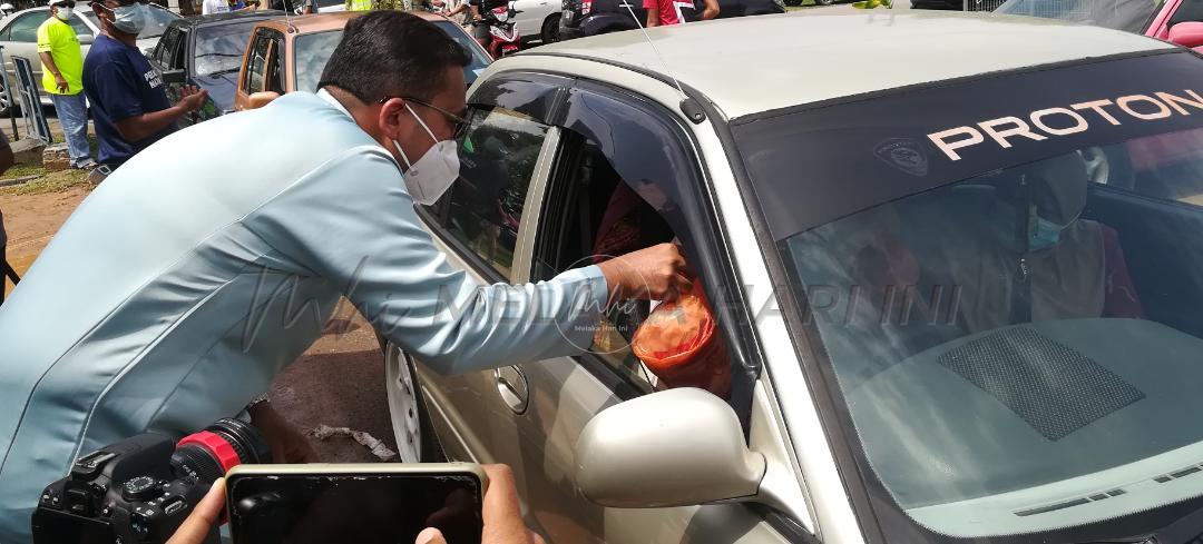 Kedai Prihatin Rakyat ‘Drive-Thru’ DUN Paya Rumput manfaatkan 2,000 rakyat