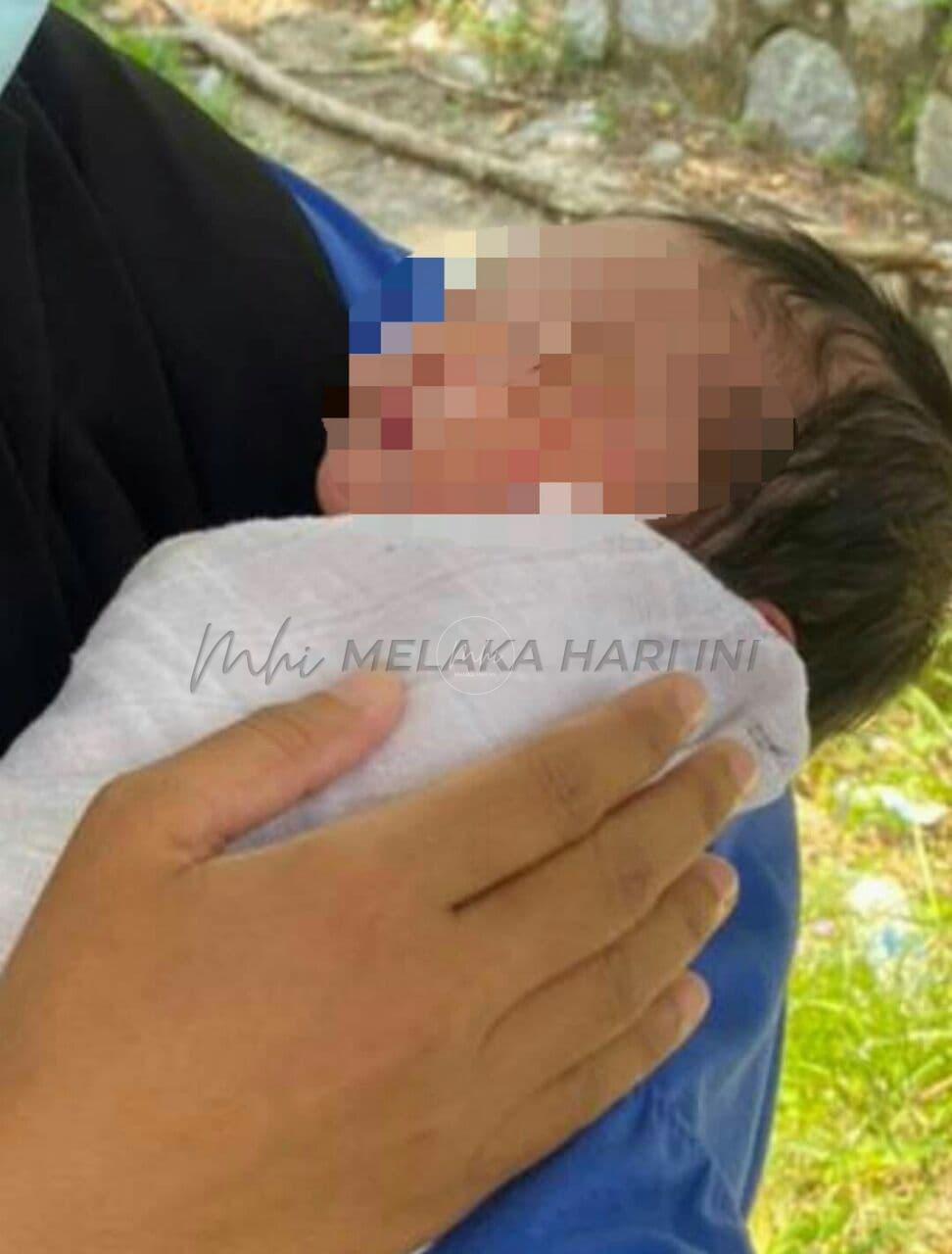 Bayi perempuan ditemukan dalam kotak di perhentian bas