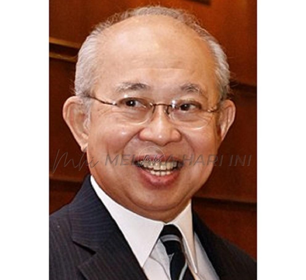 220px Tengku Razaleigh Hamzah (2 Version)