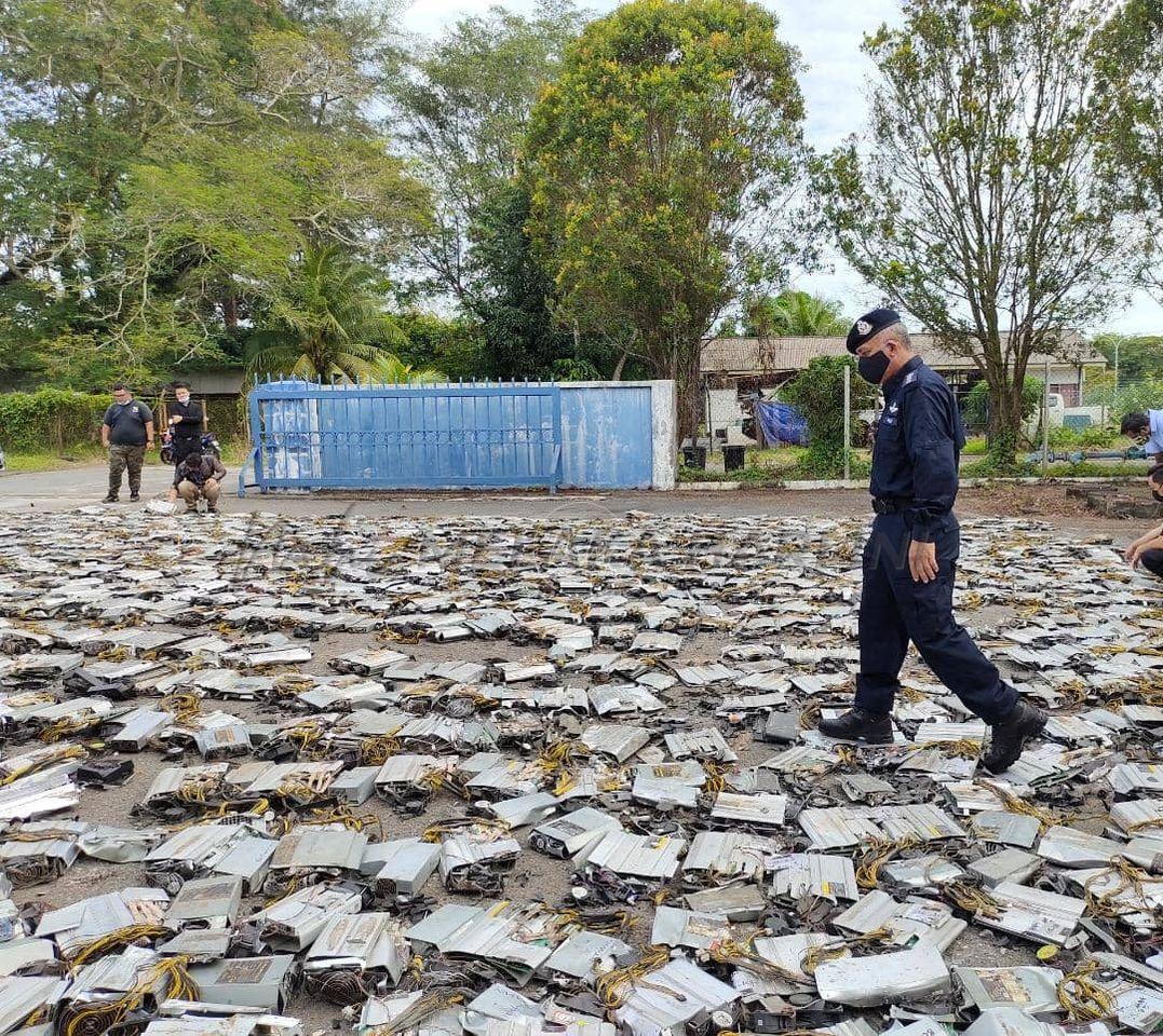 Polis rampas 1,069 mesin bitcoin bernilai RM5.3 juta di Miri