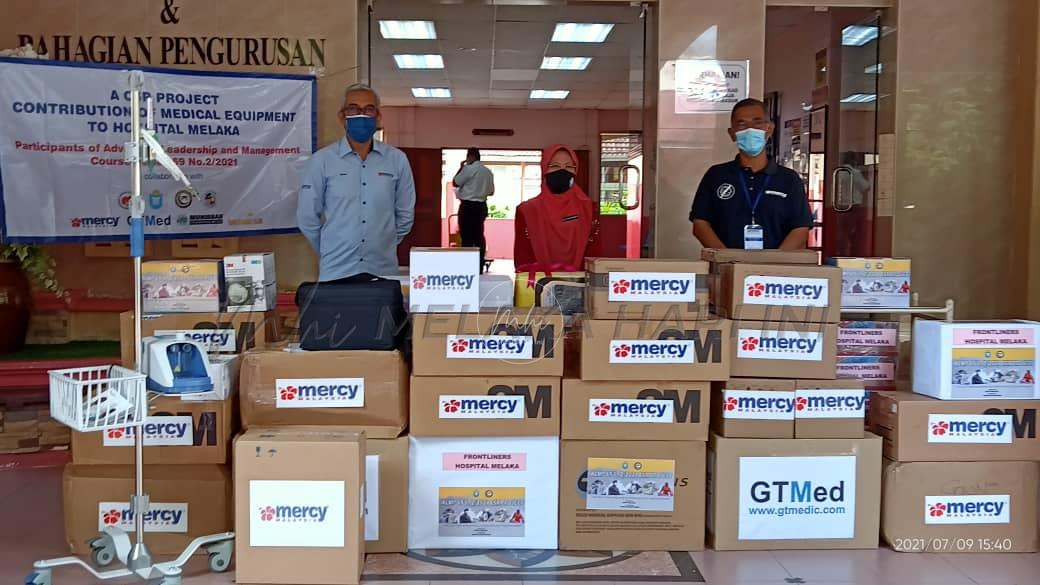 Hospital Melaka terima sumbangan peralatan perubatan RM60,000