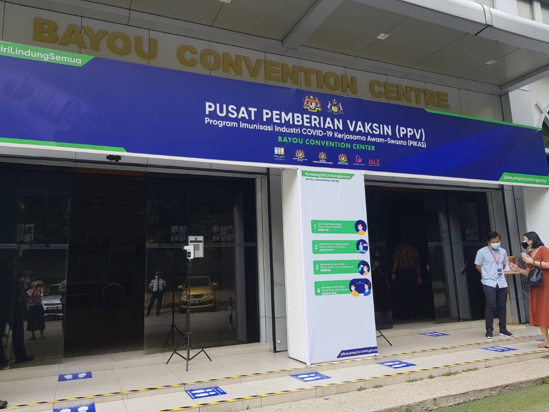 900,000 pekerja kilang lengkap vaksin akhir bulan ini