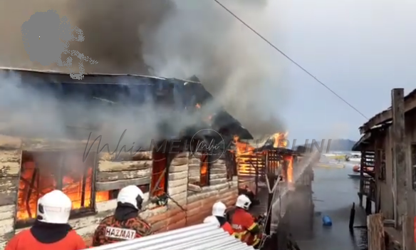10 rumah setinggan atas air musnah terbakar di Tanjung Aru Baru
