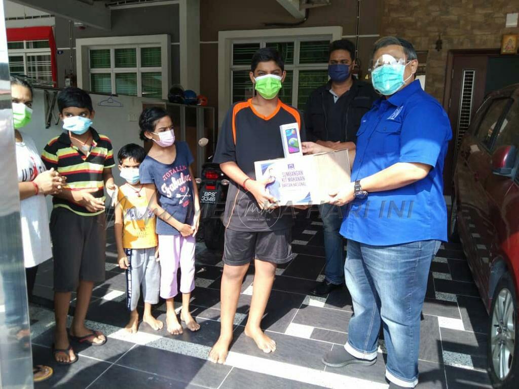 Percepatkan bantuan alat peranti komunikasi sebelum sekolah dibuka