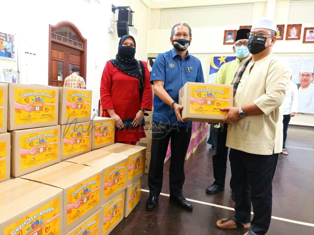 CMI, MICTH serta beberapa agensi sumbang kit makanan bantu rakyat Melaka