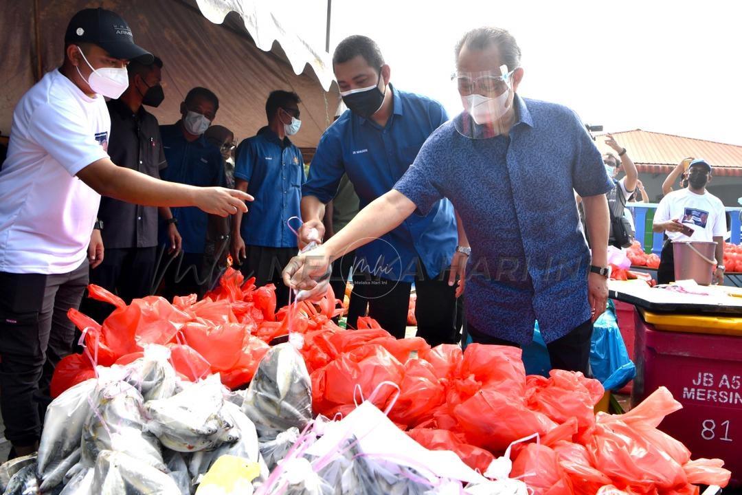 Hubungi wakil rakyat jika nama tercicir terima bantuan