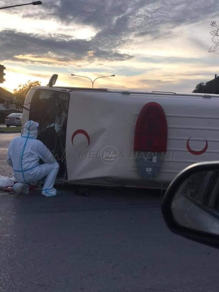 Warga emas selesai kuarantin COVID-19 maut ambulans terbabas