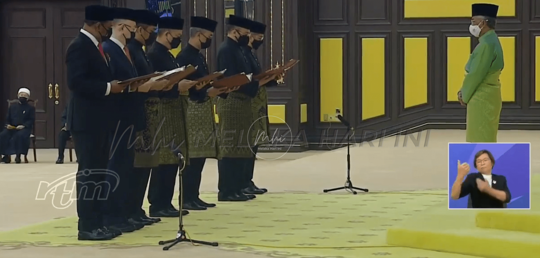 Menteri, timbalan menteri angkat sumpah jawatan di hadapan Agong