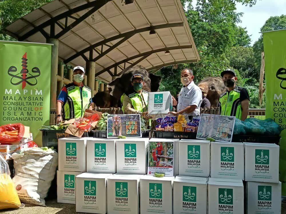 MAPIM salur 95 kotak makanan buat pekerja Zoo Melaka