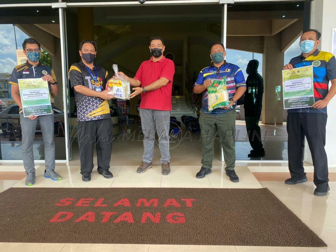 Pengamal Media Melaka terima sumbangan kit makanan MAIM