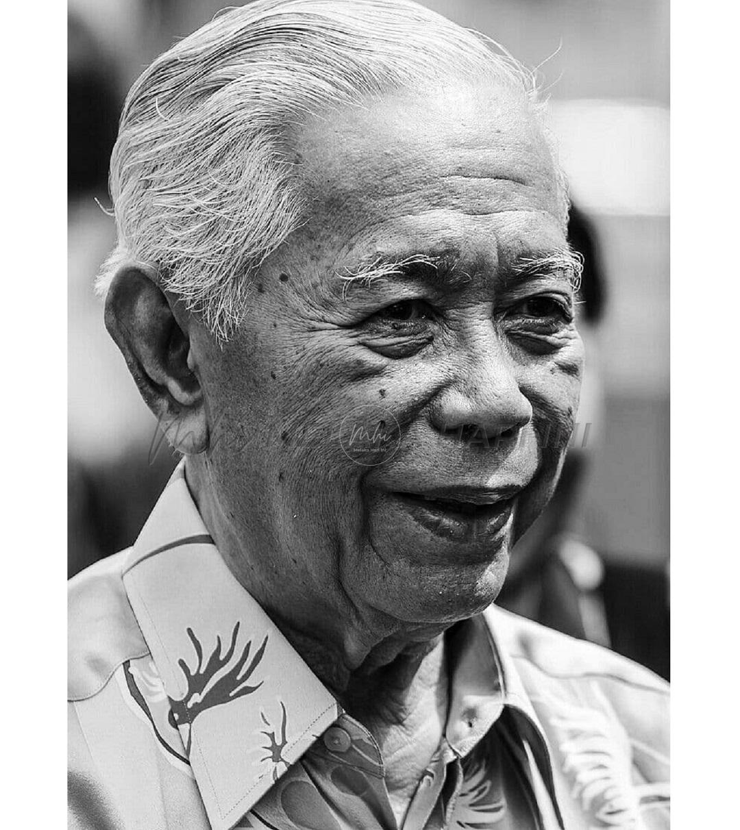 Bekas Yang Dipertua Negeri Sabah Tun Sakaran Dandai meninggal dunia