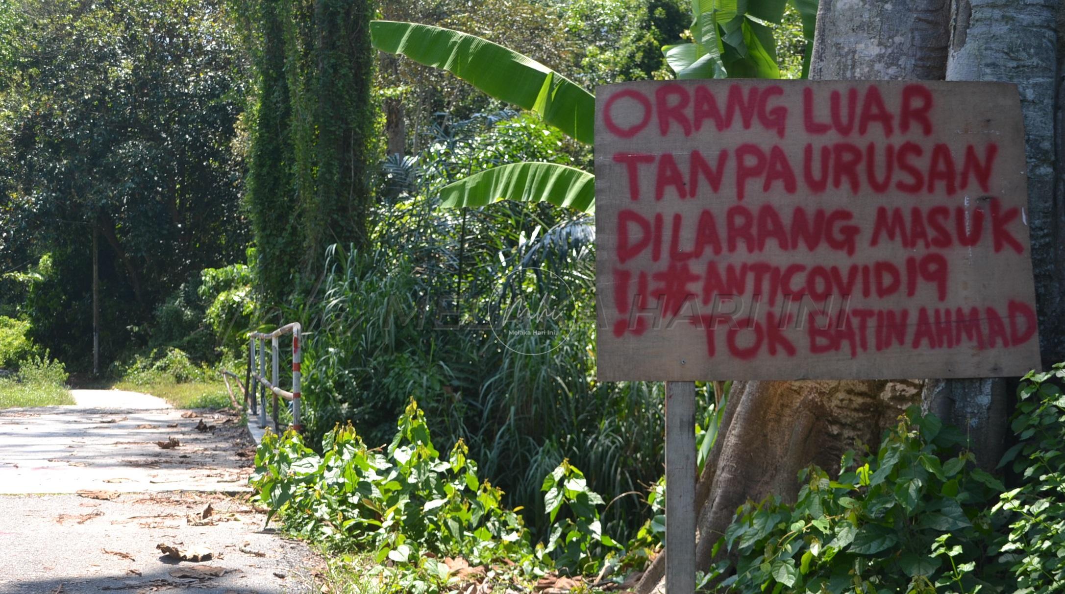 Orang Asli pasang papan tanda larang orang luar masuk kampung elak COVID-19