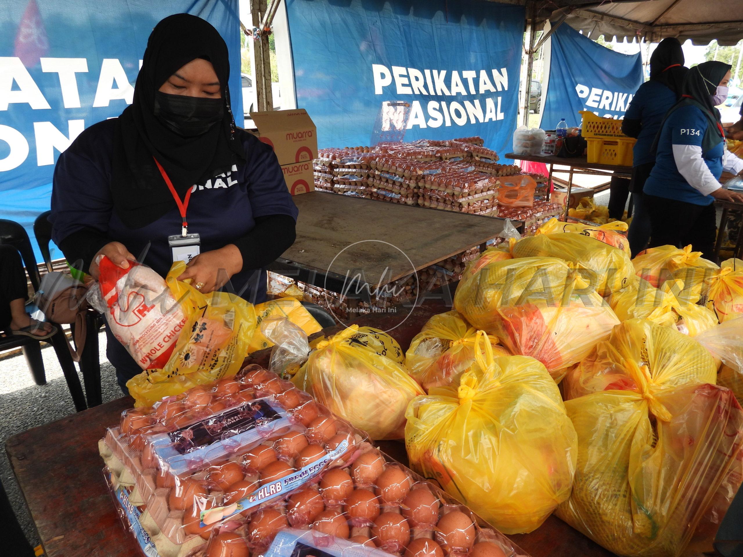 RM10 dapat seekor ayam, ubi kentang dan telur