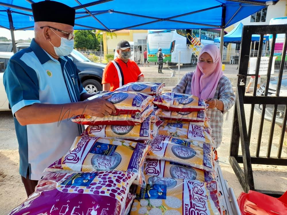 Lengkap vaksin dapat beras