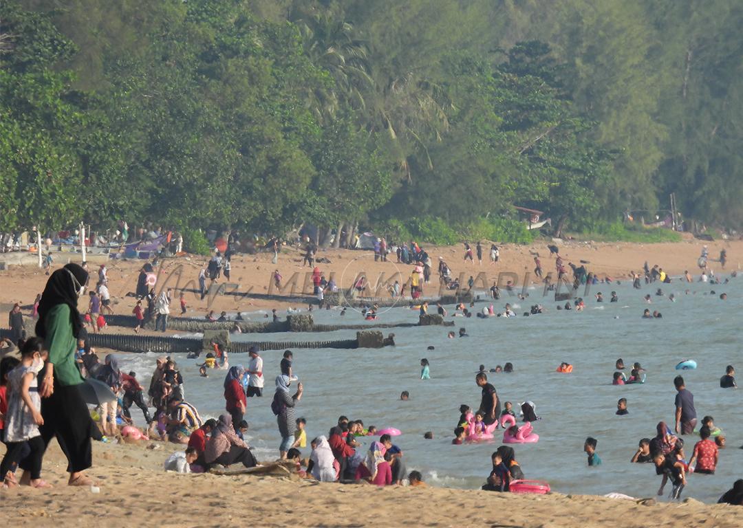 Tiga pantai peranginan kembali meriah