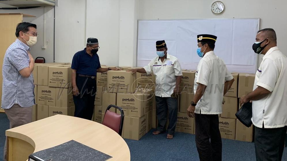 Timbalan menteri perdagangan antarabangsa dan industri, senator datuk lim ban hong