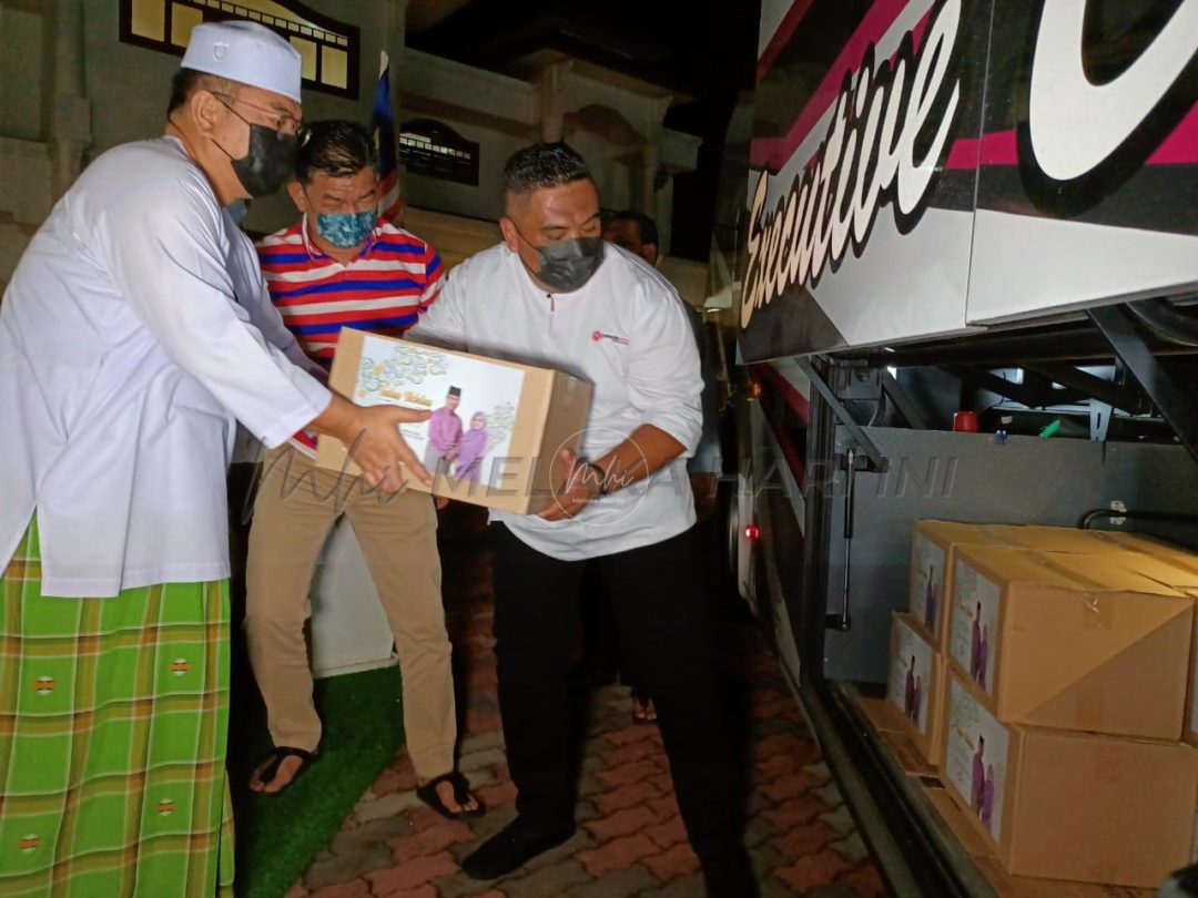 100 kit makanan untuk mahasiswa Melaka di Terengganu