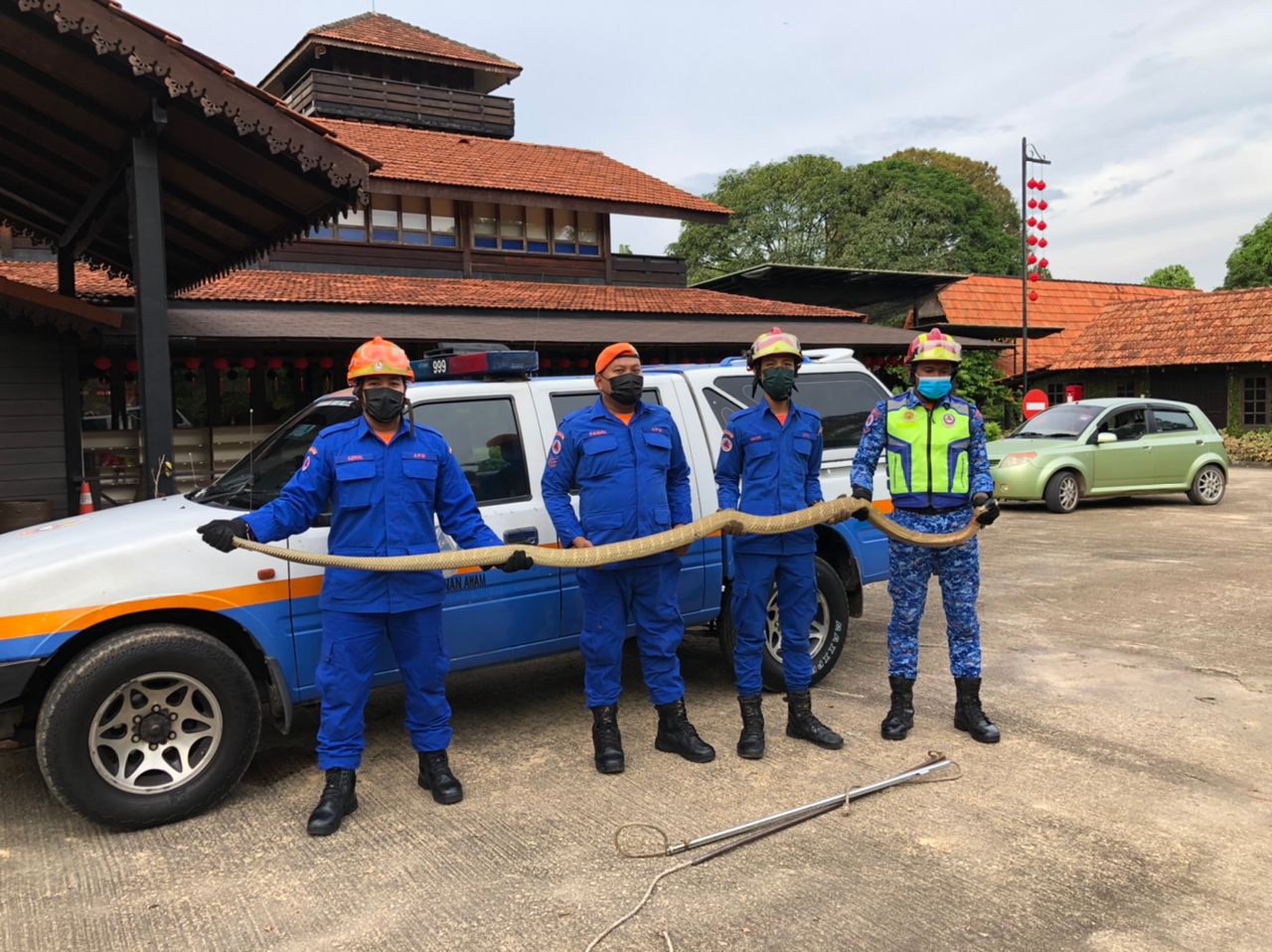 APM Alor Gajah tangkap dua ‘King Cobra’