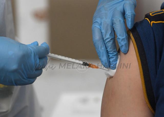 Suntikan imunisasi vaksin covid 19