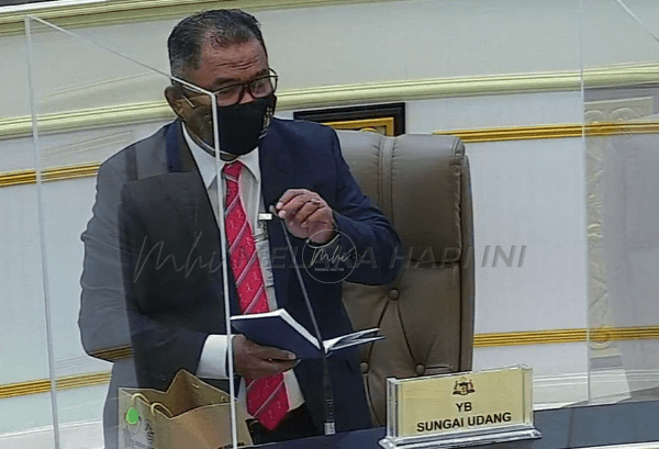 ADUN Pantai Kundor hadir sidang dewan secara maya.