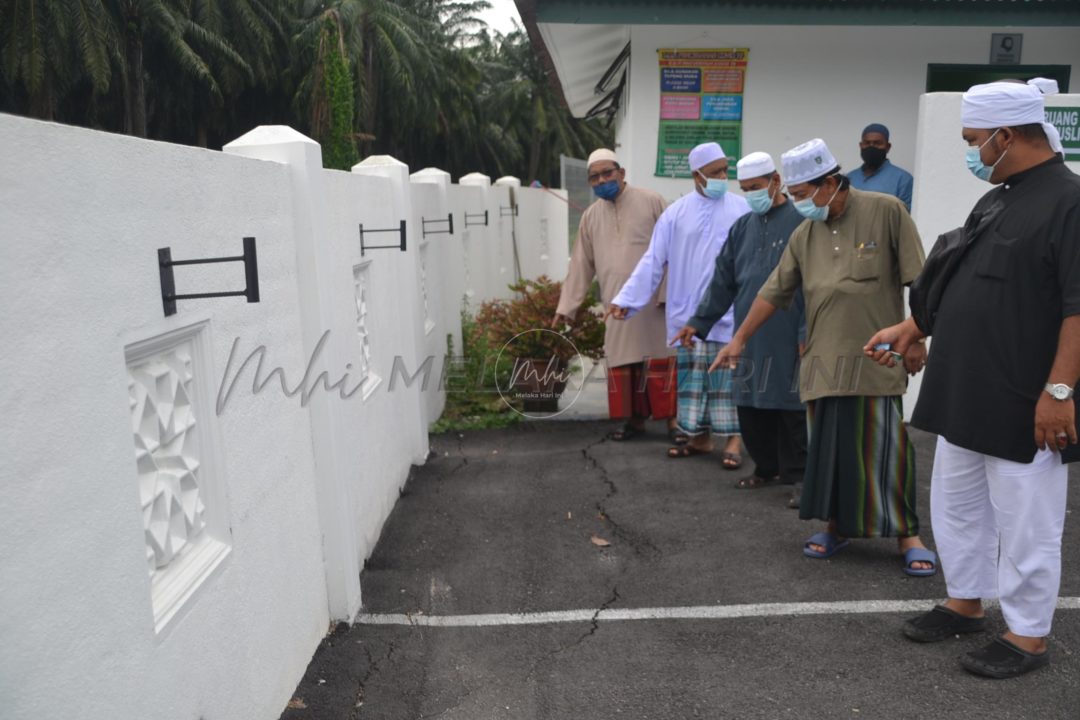 Tanah mendap bimbangkan jemaah masjid