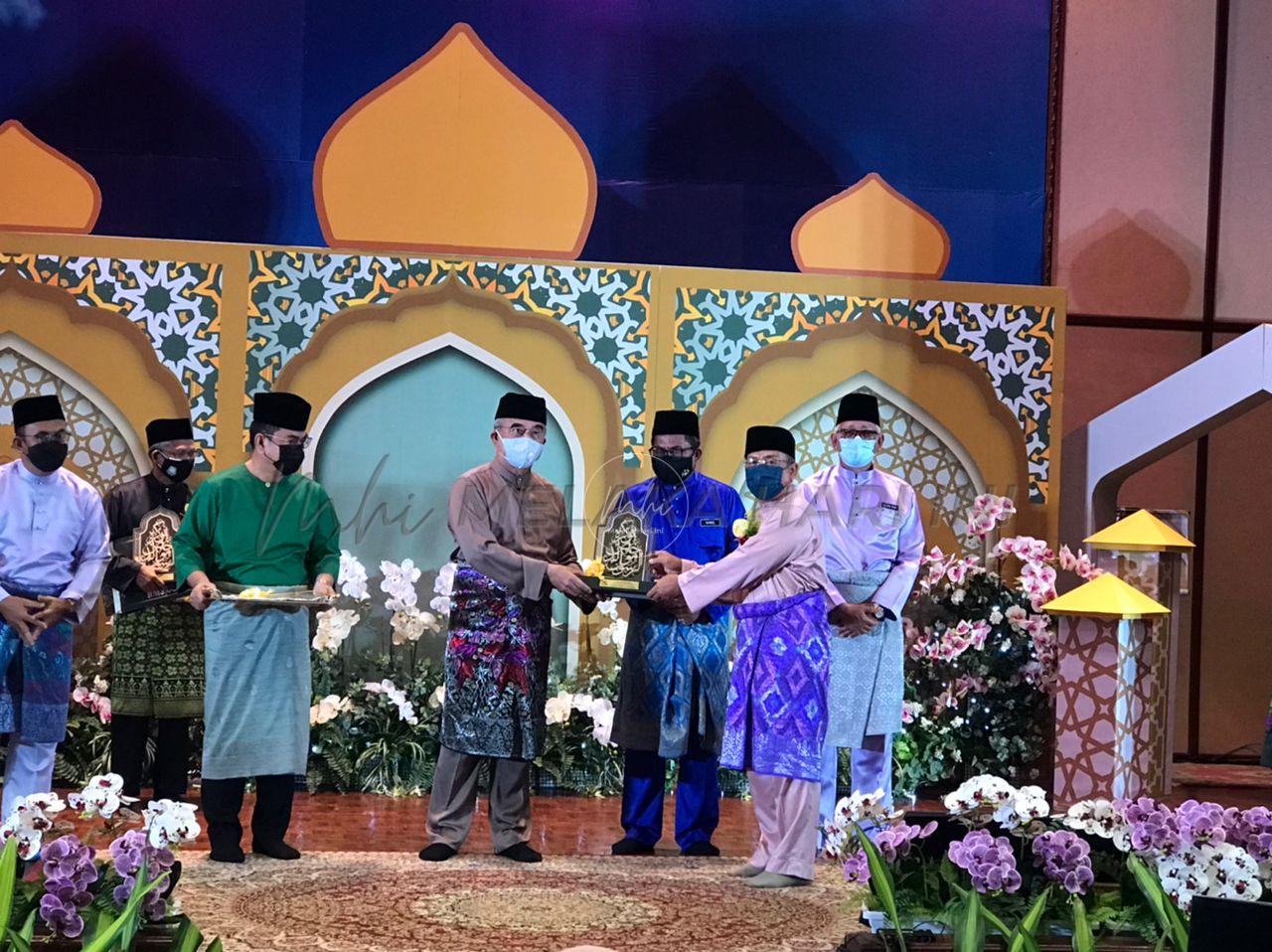 Rahimin, Sharul Lalli antara penerima Anugerah Tokoh Khas Maulidur Rasul