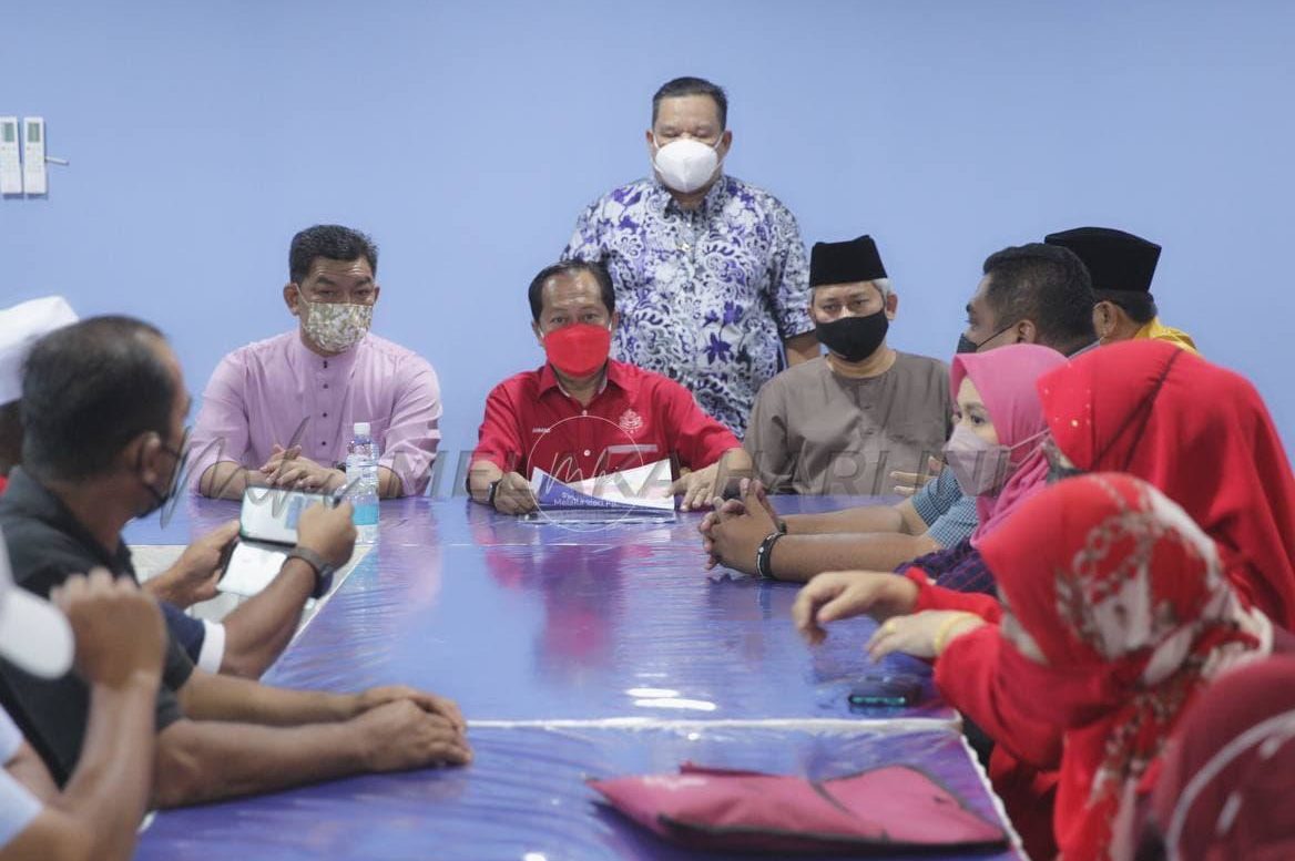 Jangan serkap jarang isu pasir Melaka: Ahmad