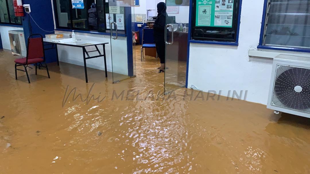 Banjir kilat landa beberapa kawasan di Melaka