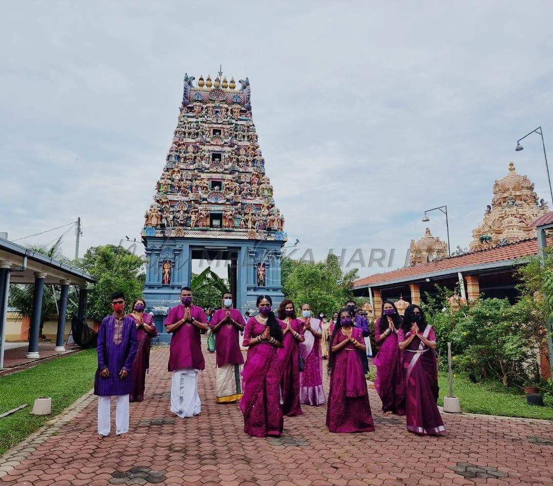 Berbaju sedondon di Hari Deepavali