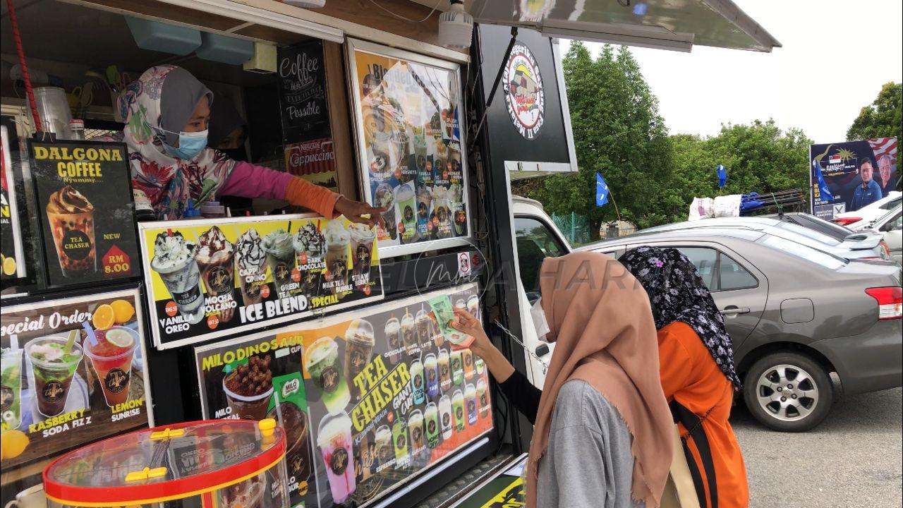 Peniaga syukur jualan laris dek penangan PRN Melaka