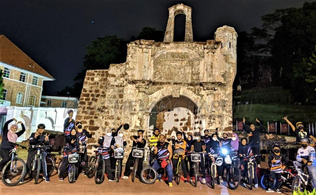 Berkayuh waktu malam saksi keindahan Bandaraya Melaka