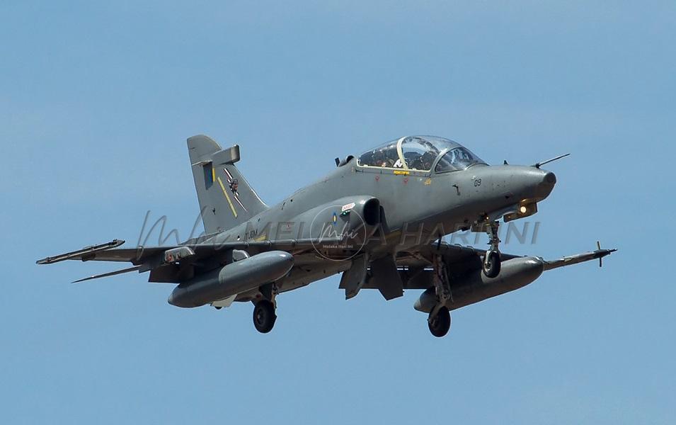 Pesawat hawk 108