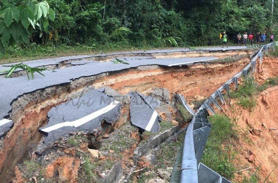 Tanah runtuh pos yum1