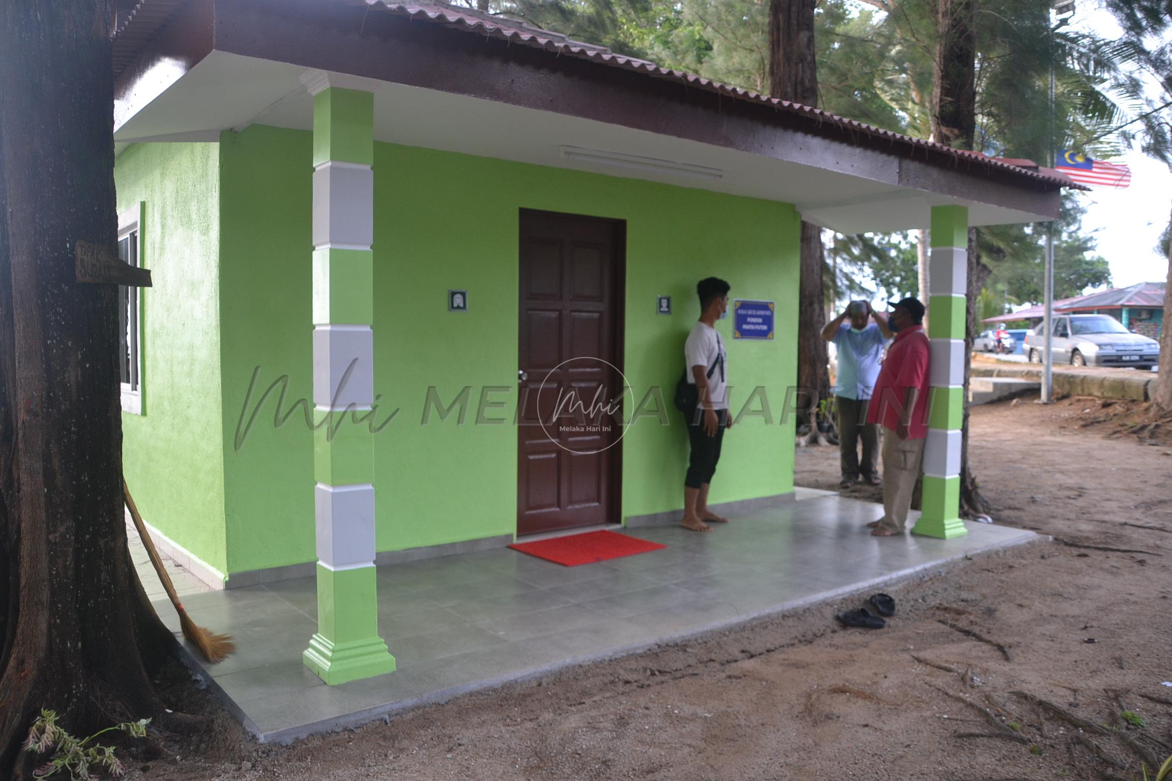 Nelayan bina surau untuk pengunjung Pantai Puteri