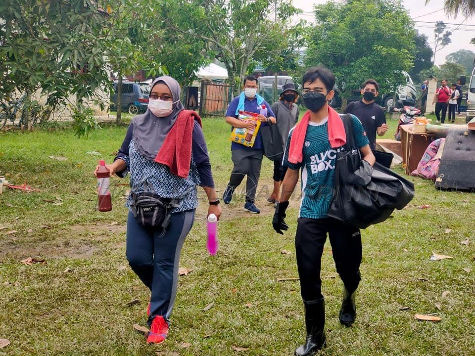 UiTM Melaka bantu mangsa banjir Lubok China