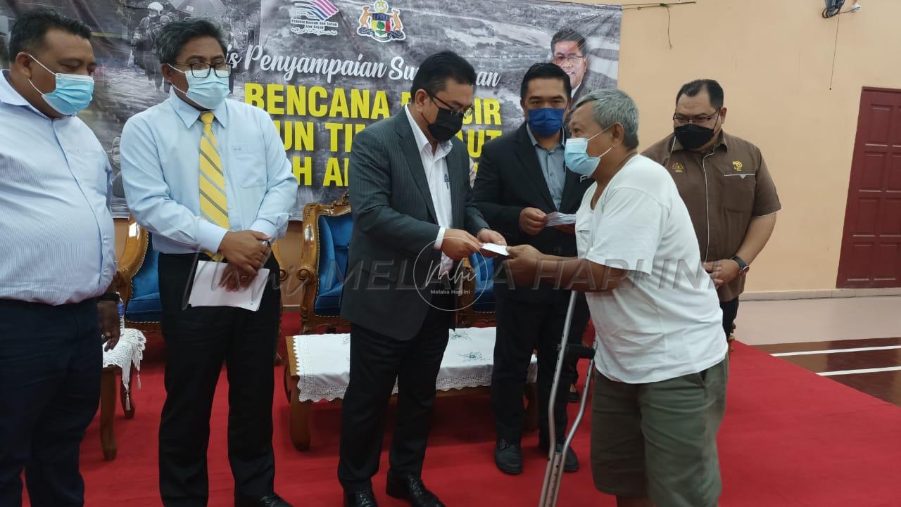 Banjir: Melaka agih bantuan kepada 2,528 keluarga terkesan