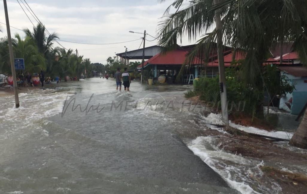 25 mangsa dipindahkan akibat banjir kilat di Batu Pahat