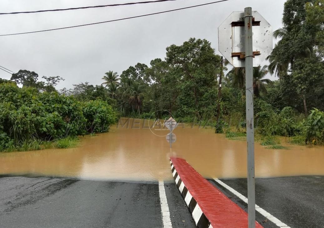 Banjir: Penduduk berjaga malam pantau keadaan