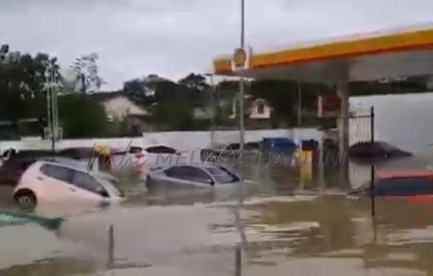 Banjir di taman seri muda