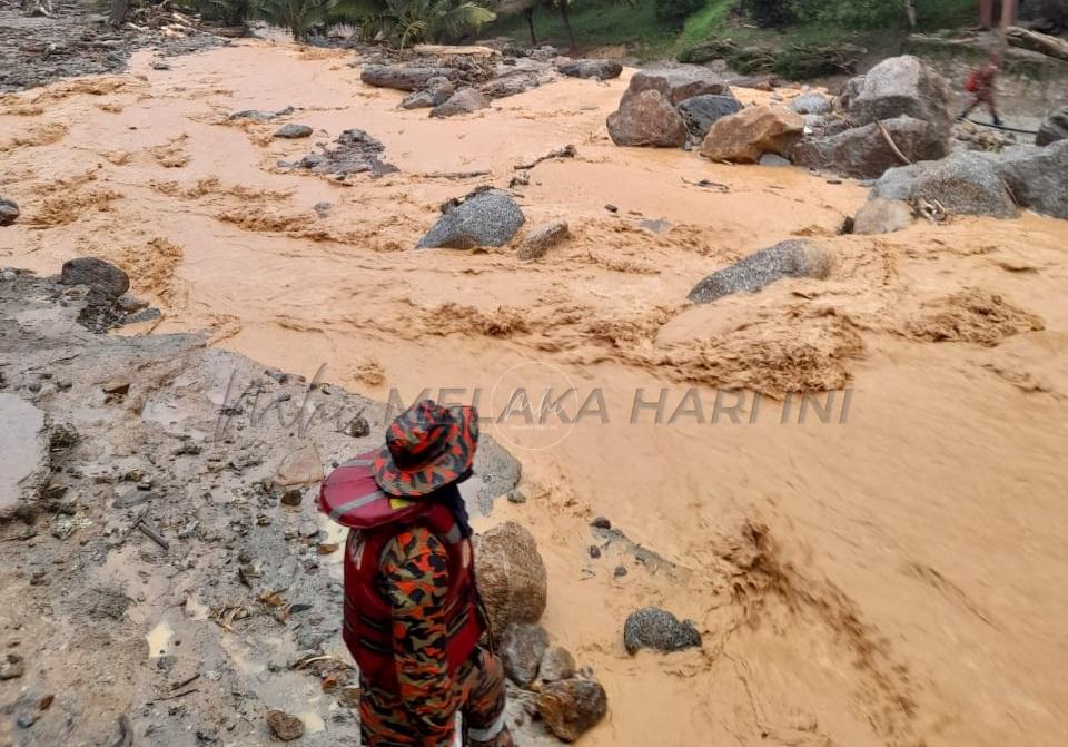 32 selamat, tiga masih hilang dalam kejadian banjir lumpur di Bentong