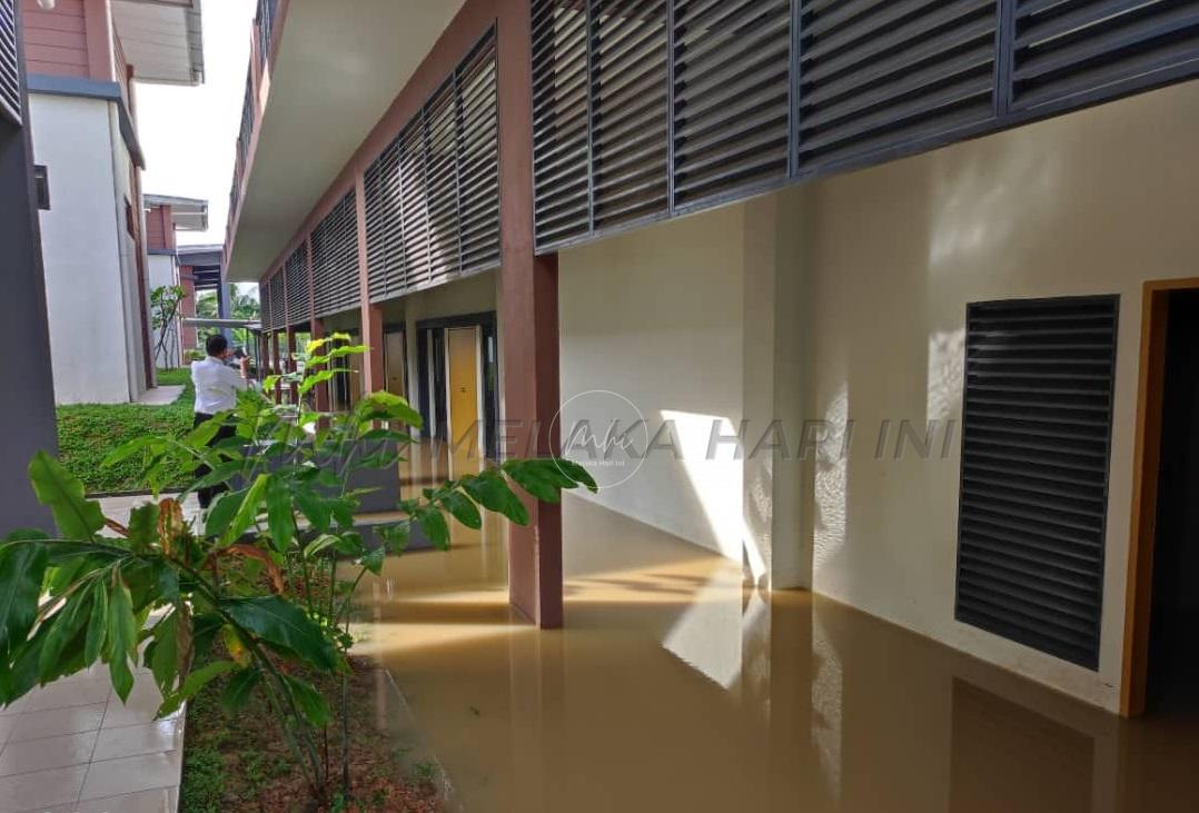 Banjir: Pejabat MPAG terjejas, kenderaan dipindah