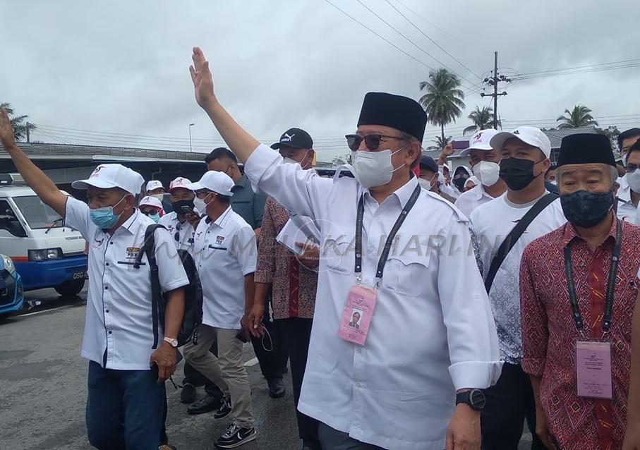 Abang Johari ditentang tiga muka baharu di DUN Gedong