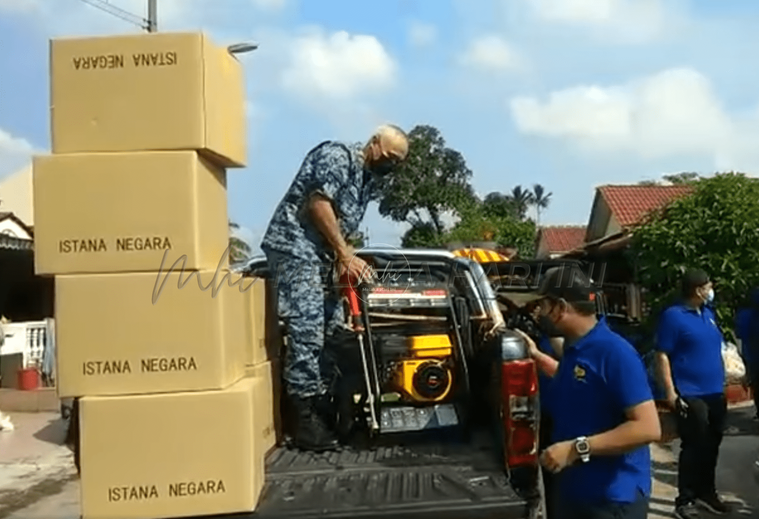 Pasukan Bantuan Bencana Istana Negara bantu mangsa banjir di Selangor